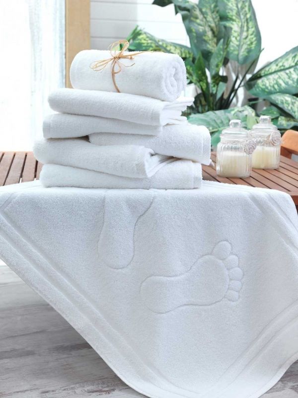 650 GSM White Bathmat with Feet Design