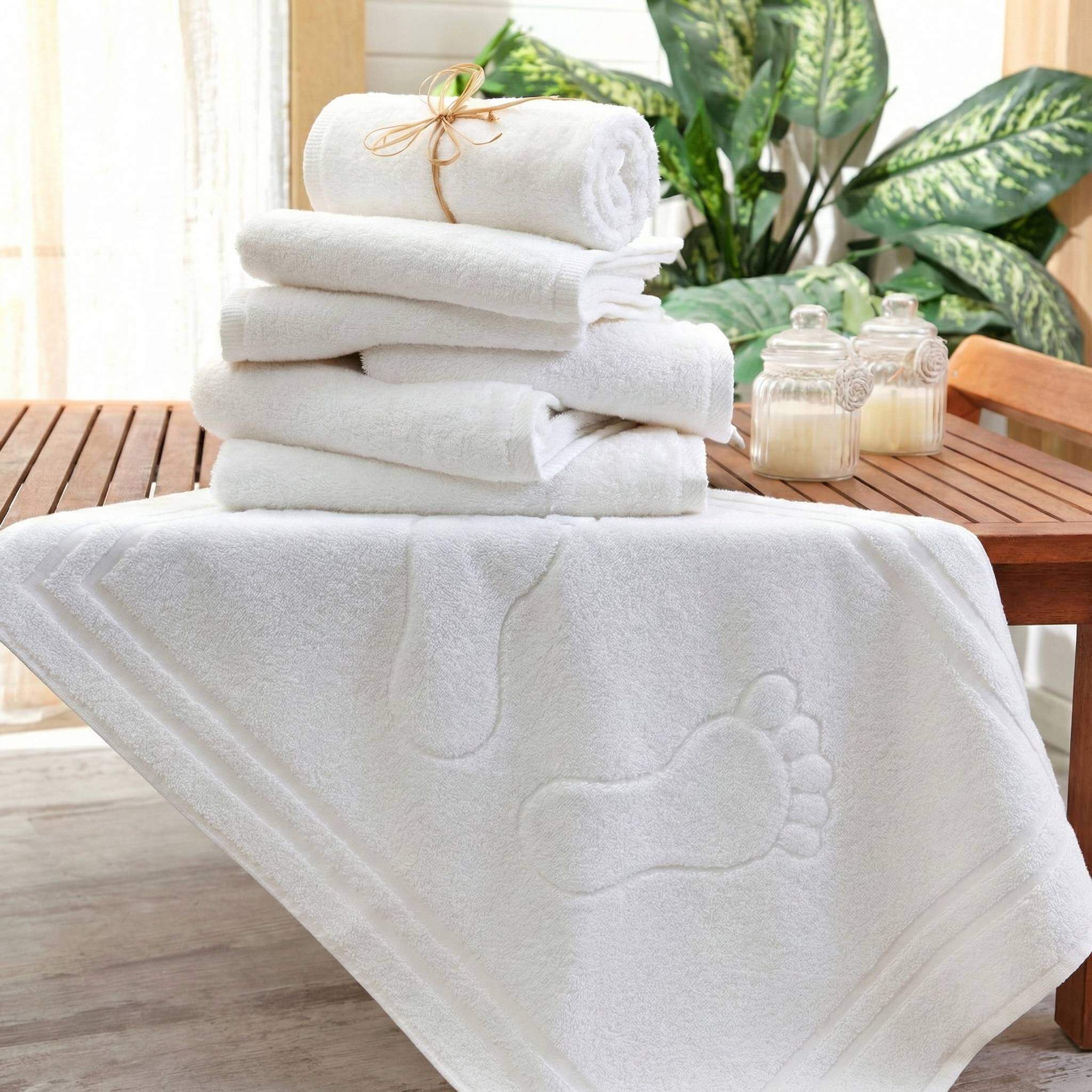 100% Cotton Bathmat 650 GSM White with jacquard Feet Design