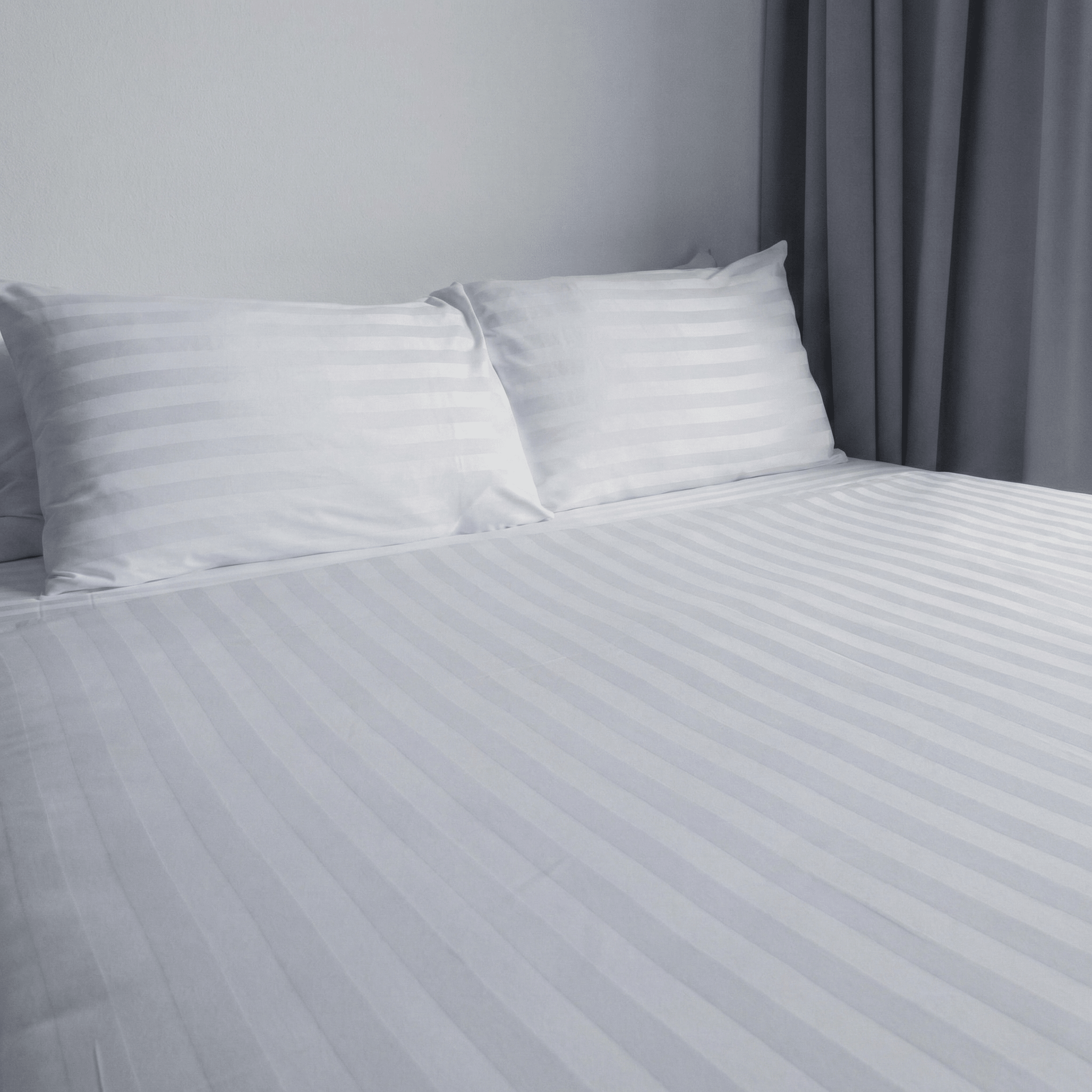 6/24mm Satin Stripe White Hotel Duvet Cover Set